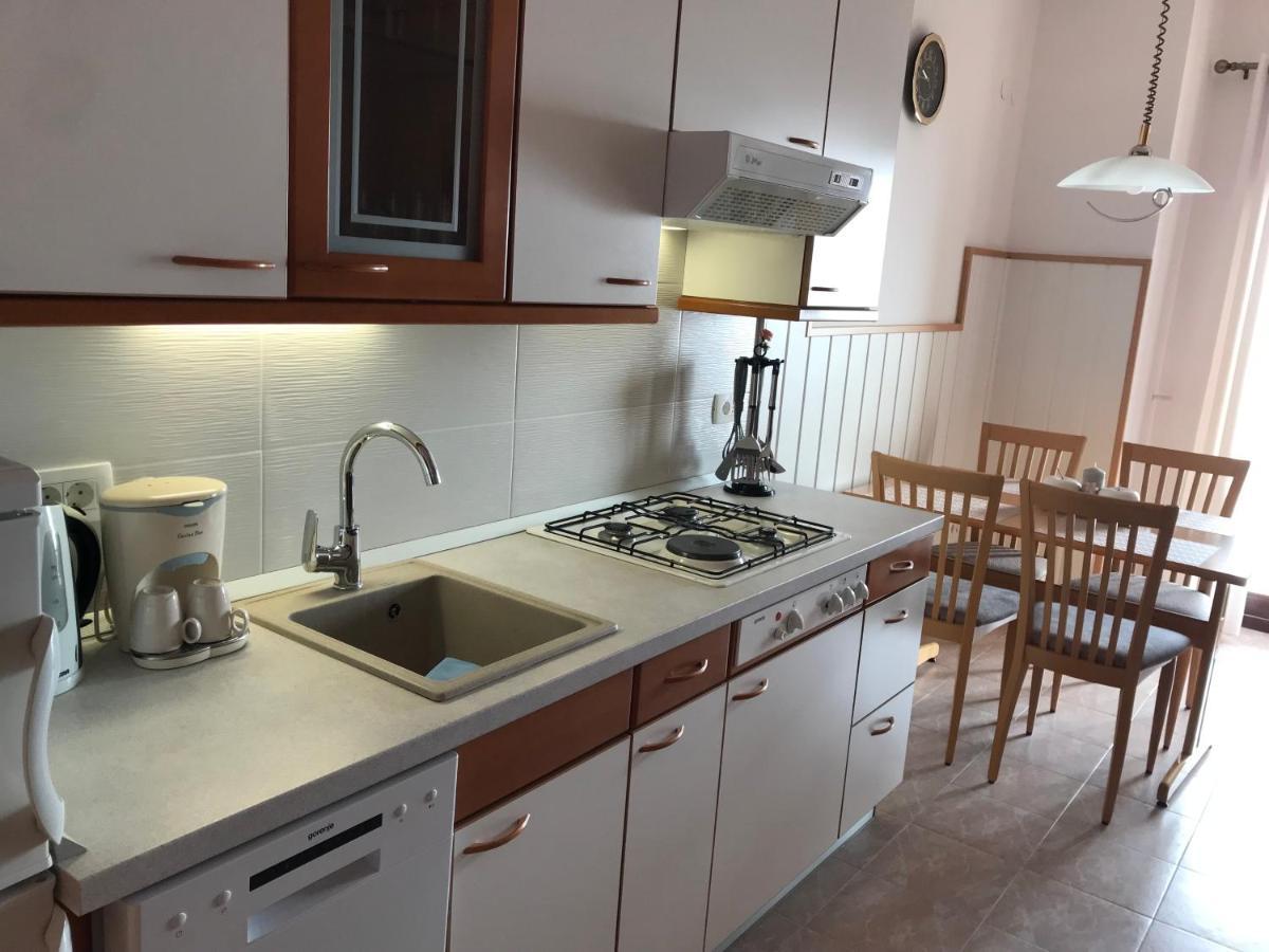 לובראן Villa Suzy-Apartments Suzana מראה חיצוני תמונה