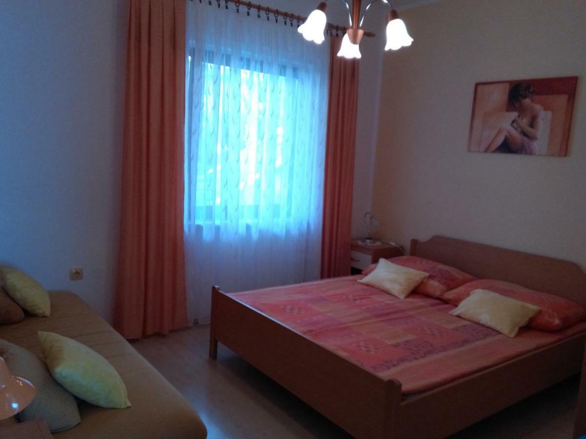 לובראן Villa Suzy-Apartments Suzana מראה חיצוני תמונה